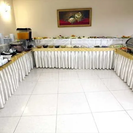 Grand Avcilar מלון